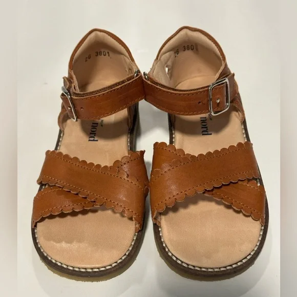 Petit Nord Little Girl’s Scalloped Leather Sandals Cognac Size EU 26 - Picture 2 of 9